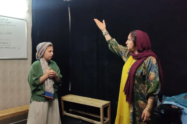 جشنواره نمایش های آئینی و سنتی